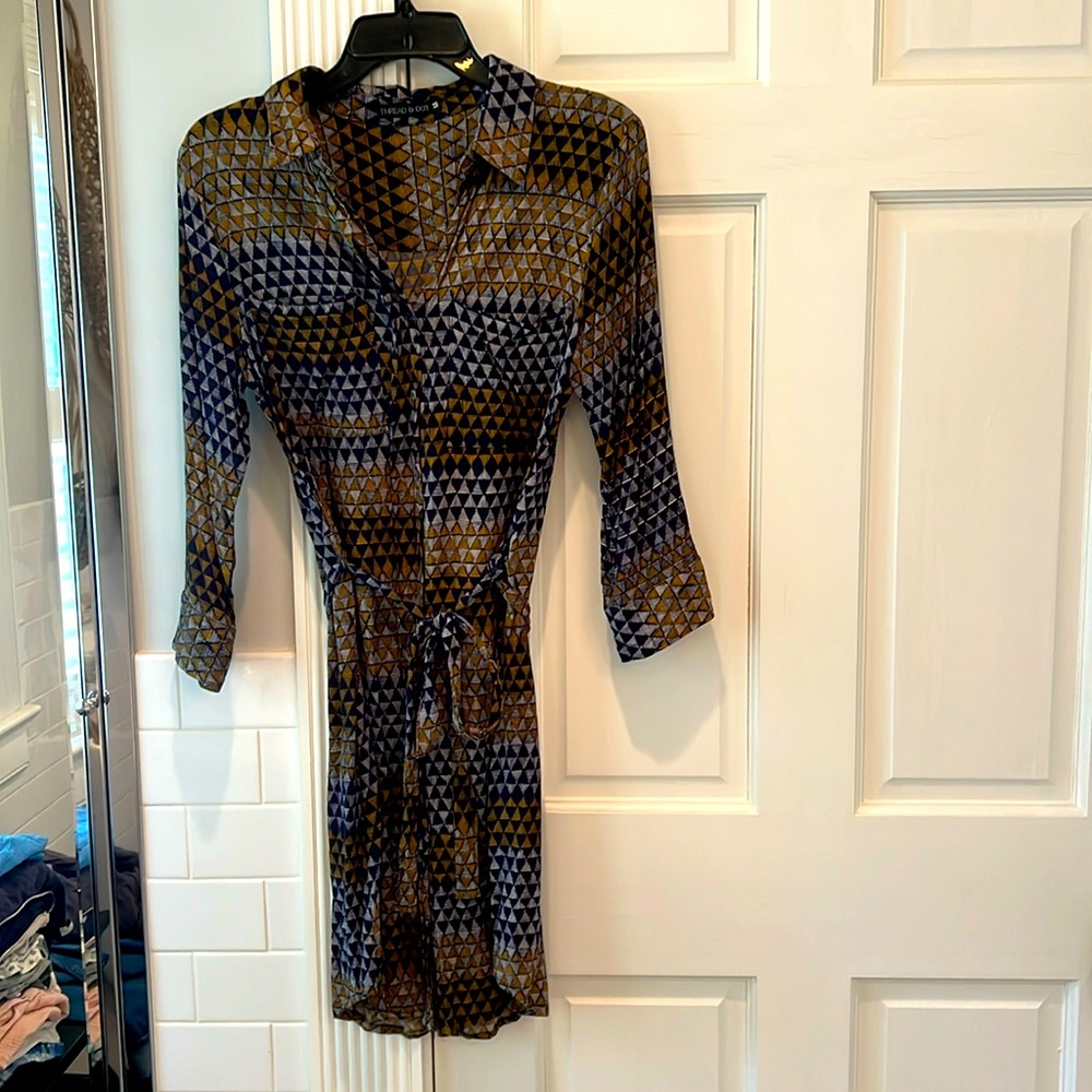 Thread and Dot size M shirt dress with tie in navy, white and gold.